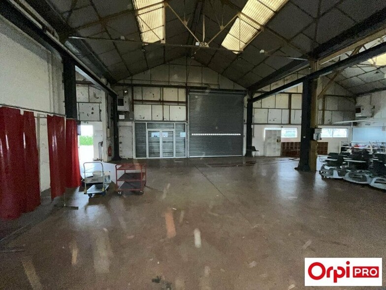 Office in SAINT-SYMPHORIEN-D'OZON to rent - Building Photo - Image 3 of 19