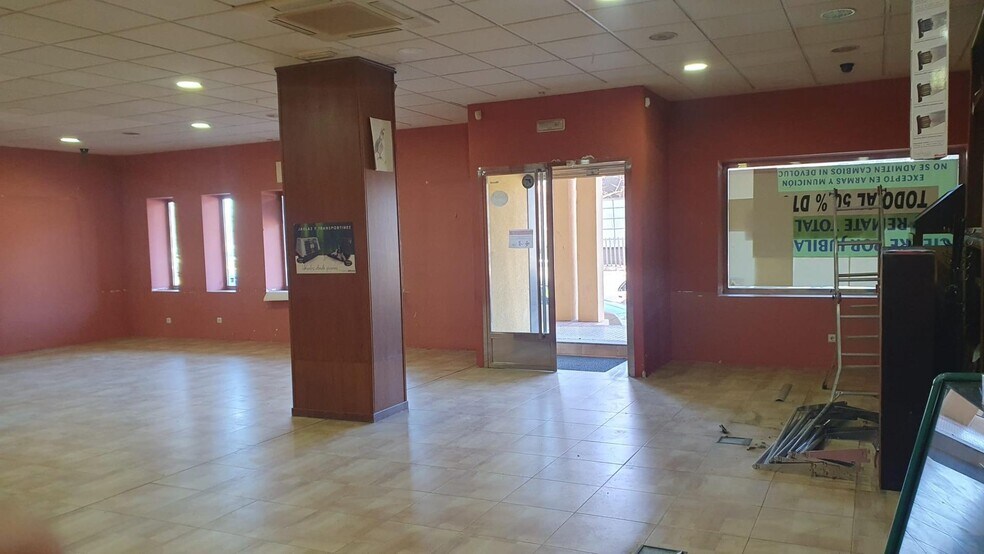 Retail in Cáceres, Cáceres to rent - Building Photo - Image 3 of 6