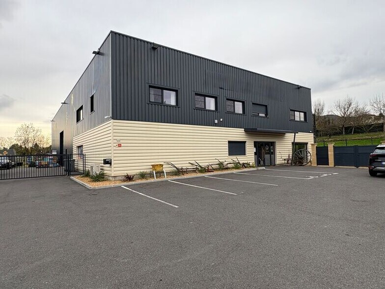 Light Industrial in Chasselay for sale - Building Photo - Image 2 of 14