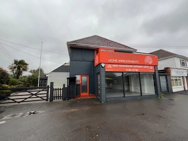 171 New Rd, West Parley to rent Building Photo- Image 1 of 7