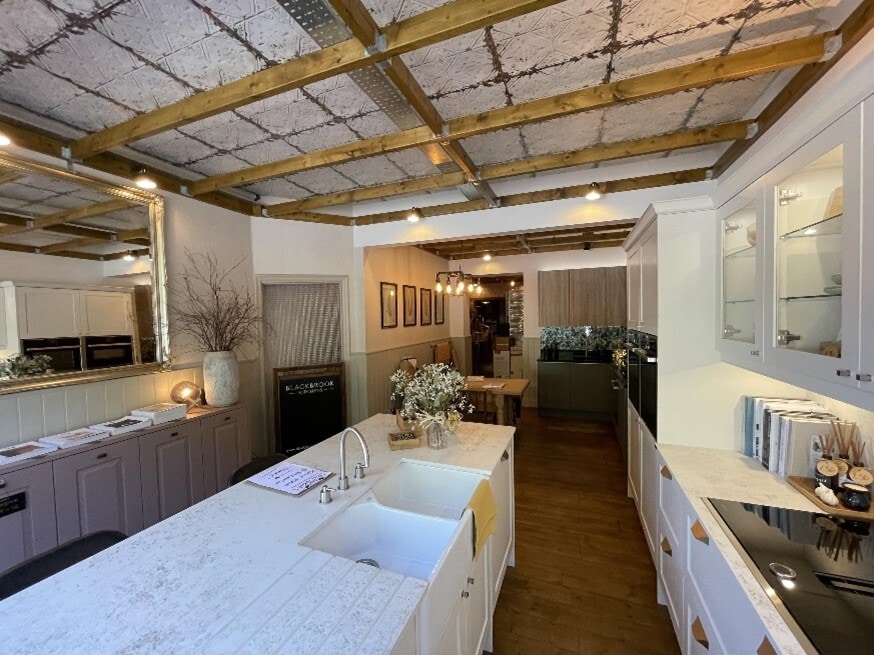 1-10 High St, Tadworth to rent Interior Photo- Image 1 of 3