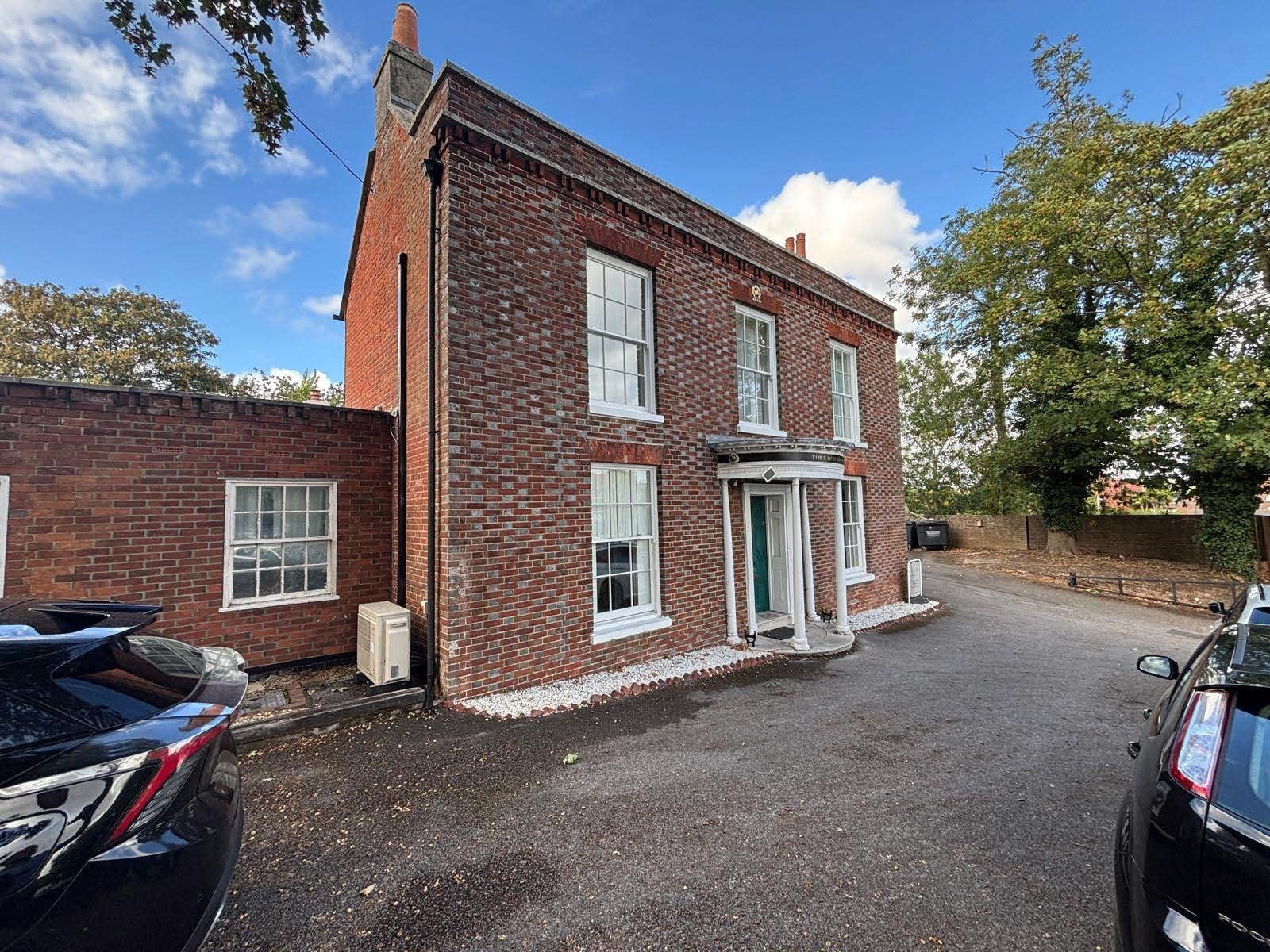 99 Gosport Rd, Fareham to rent Primary Photo- Image 1 of 2