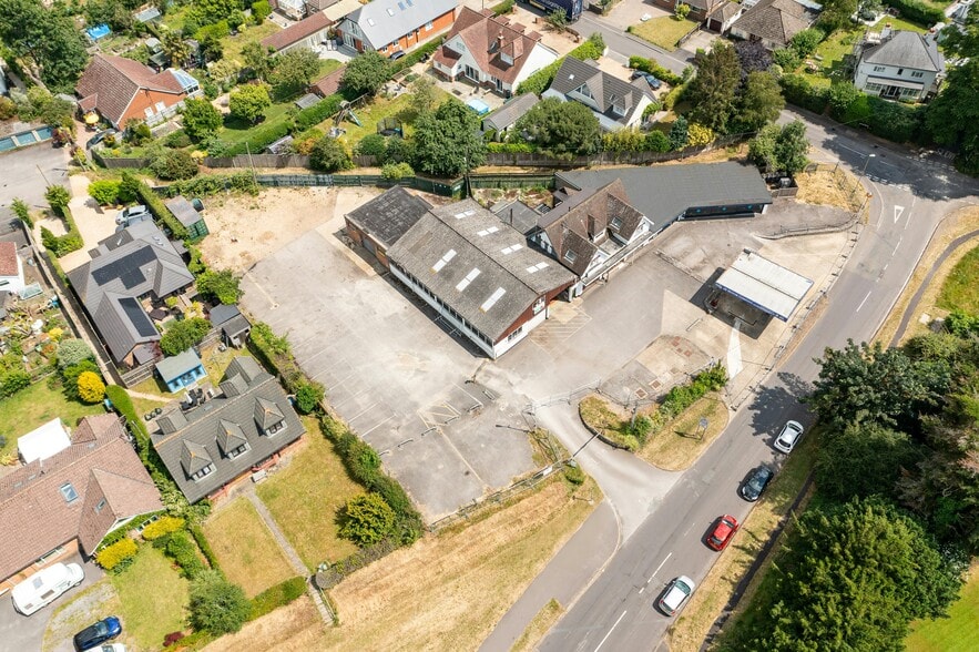 Salisbury Rd, Ringwood to rent - Building Photo - Image 3 of 14