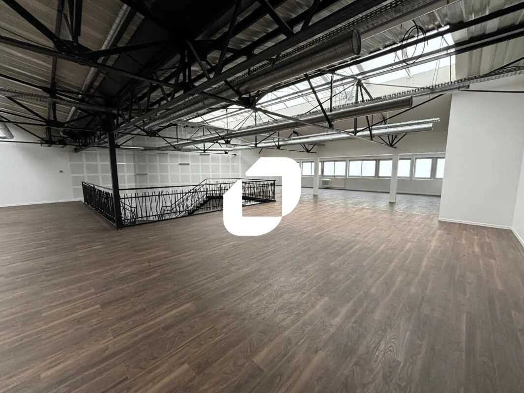 Light Industrial in Nanterre to rent Building Photo- Image 1 of 22