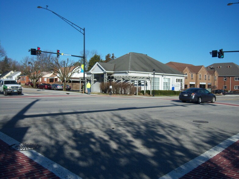 9461 Kenwood Rd, Blue Ash, OH for rent - Building Photo - Image 1 of 7