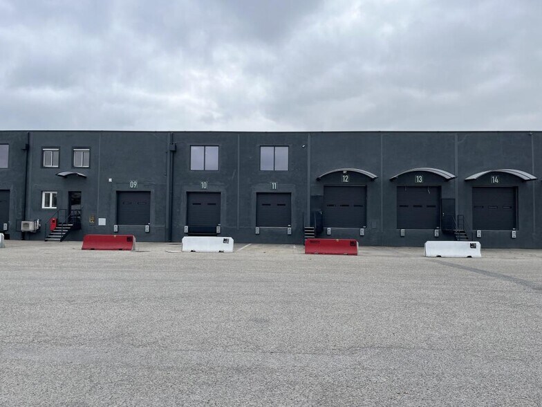 Light Industrial in Corbas to rent - Building Photo - Image 3 of 22