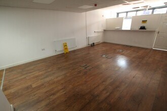 23-25 Whitby Rd, Ellesmere Port to rent Interior Photo- Image 2 of 8