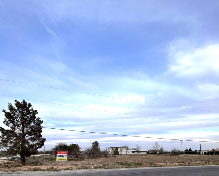 8006 Molinar, Carlsbad, NM for rent - Primary Photo - Image 3 of 9