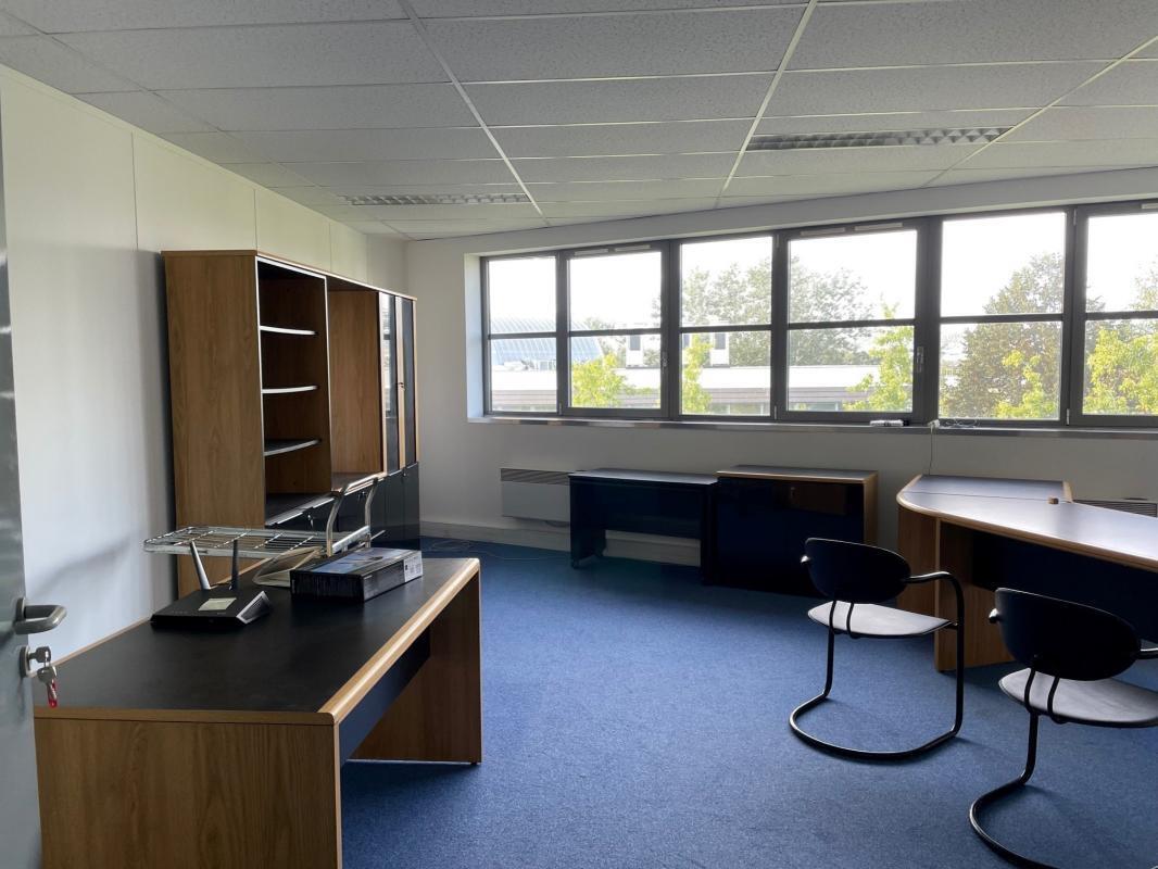 Office in Poissy to rent Interior Photo- Image 1 of 9