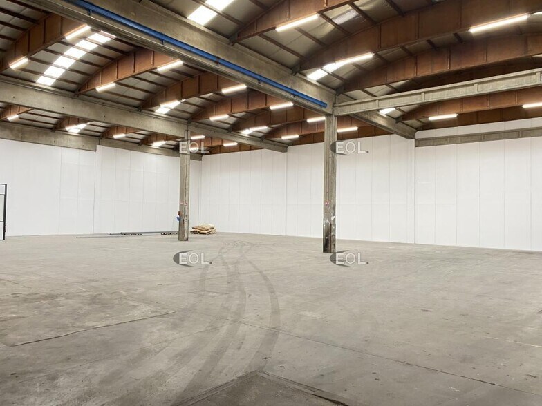Industrial in Saint-Priest to rent - Interior Photo - Image 3 of 31