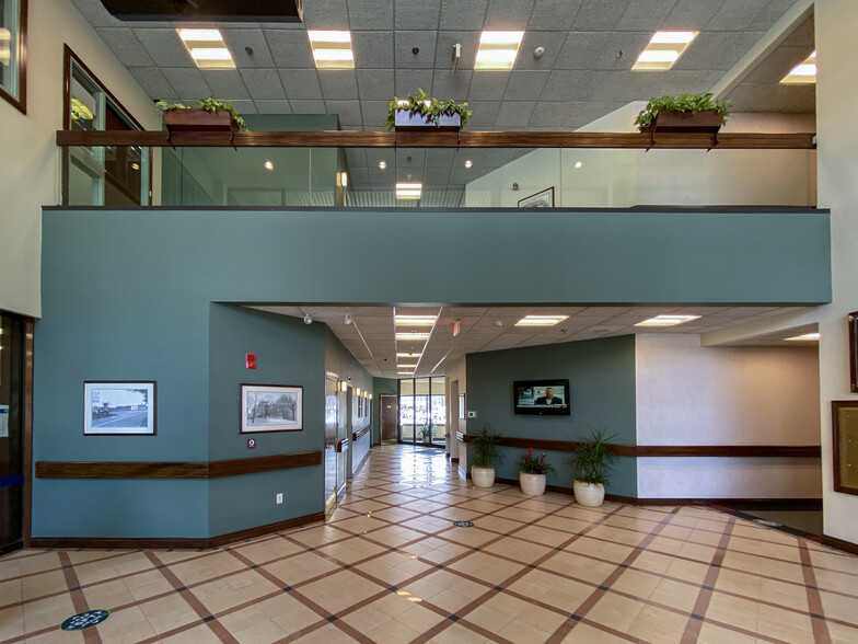 5-1000 Franklin Village Dr, Franklin, MA for rent - Lobby - Image 3 of 4