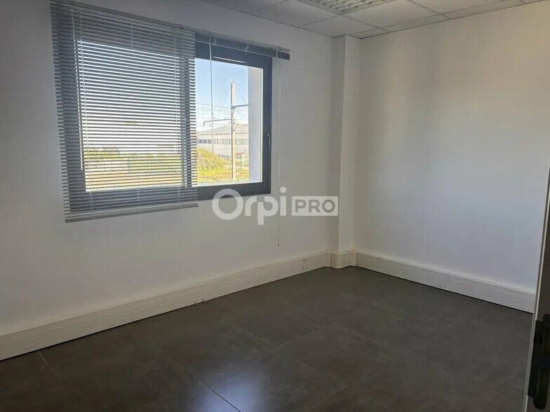 Office in Avignon to rent - Interior Photo - Image 2 of 7