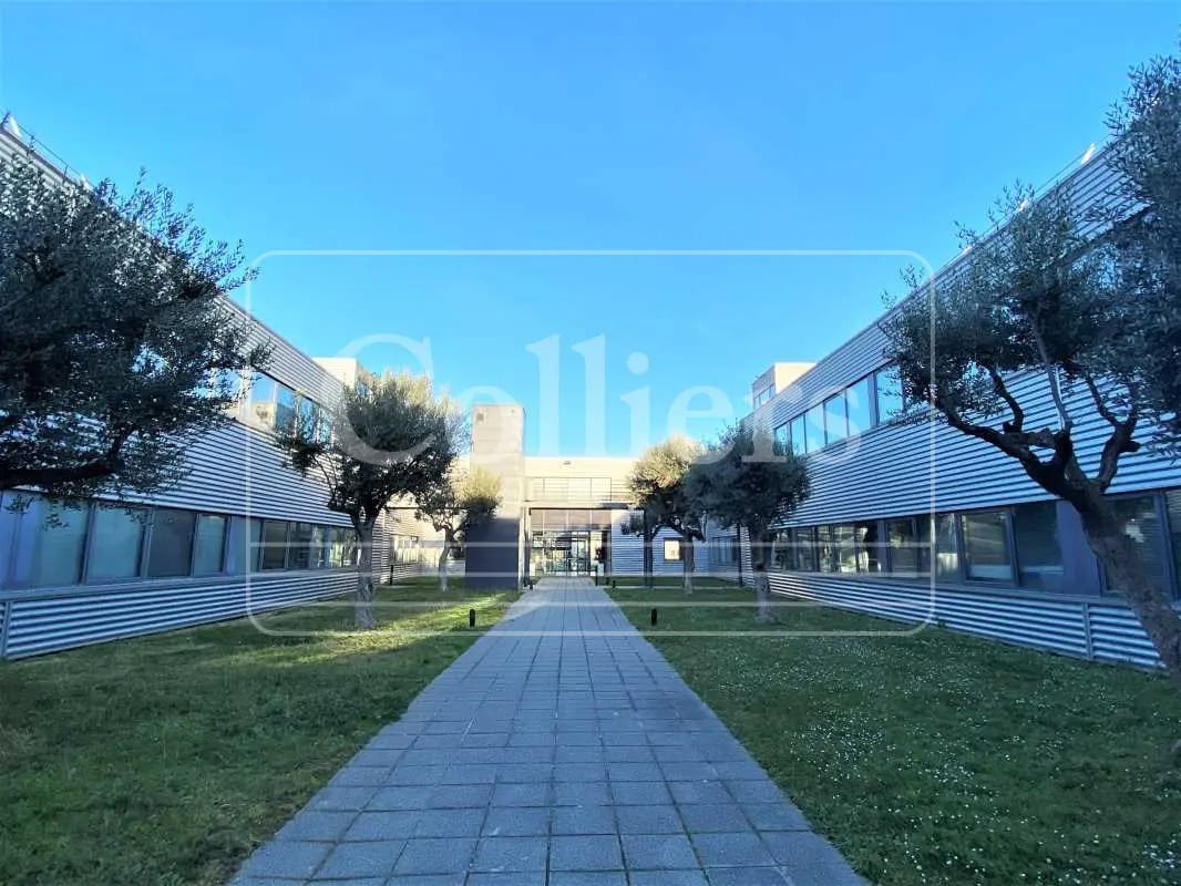 Office in Marseille to rent Building Photo- Image 1 of 9