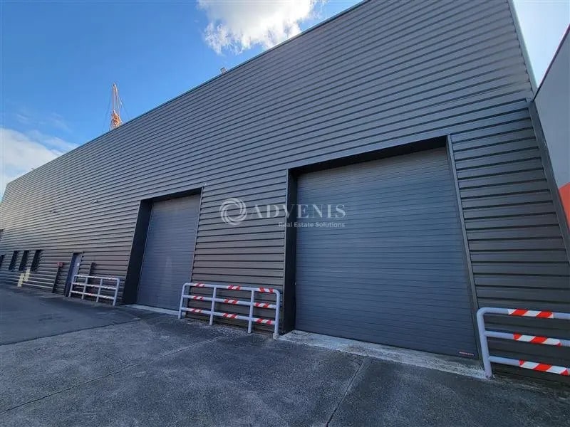 Location Local d'activités 400 m² - Photo 1