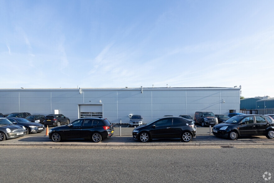 Chester Rd, Borehamwood to rent - Building Photo - Image 2 of 3