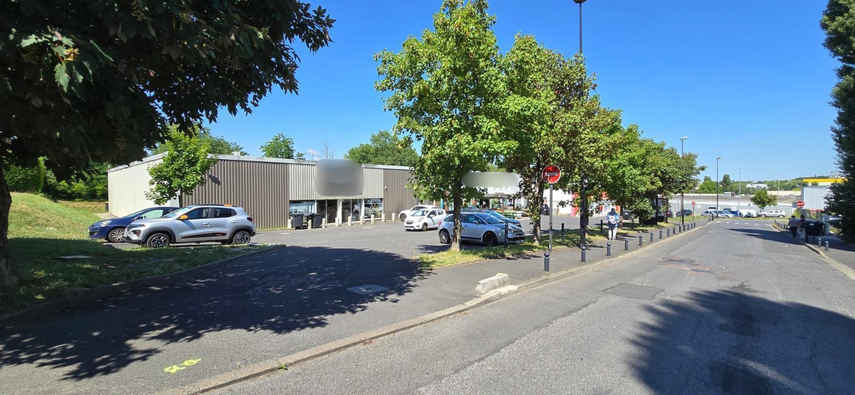 Retail in Champigny-sur-Marne to rent Building Photo- Image 1 of 7