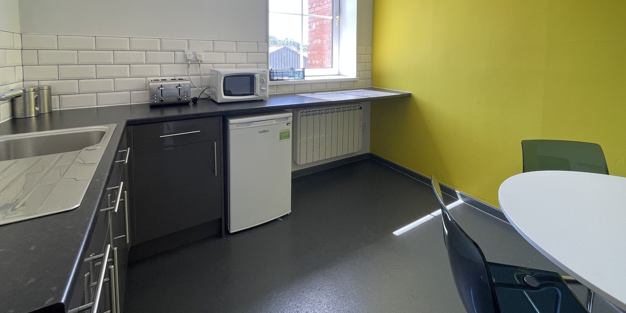 Huddersfield Rd, Oldham to rent Interior Photo- Image 1 of 2