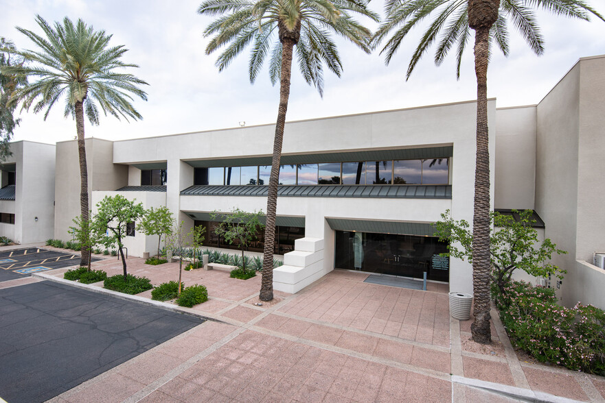 2141 E Camelback Rd, Phoenix, AZ for rent - Building Photo - Image 3 of 9