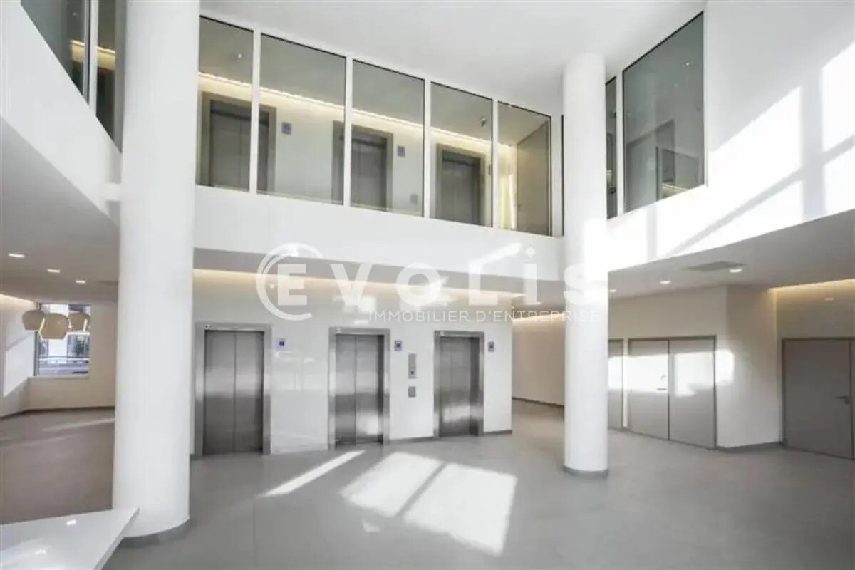 Office in Noisy-le-Grand to rent Lobby- Image 1 of 11