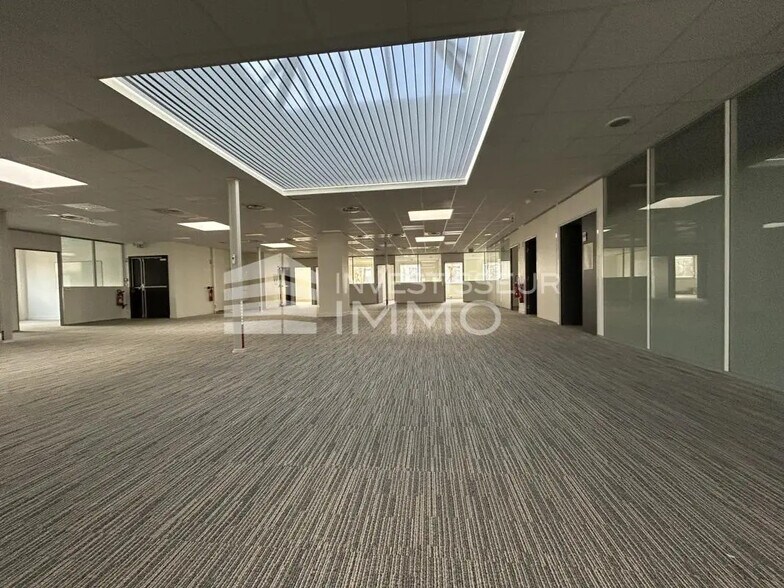 Office in Cergy to rent - Interior Photo - Image 2 of 3