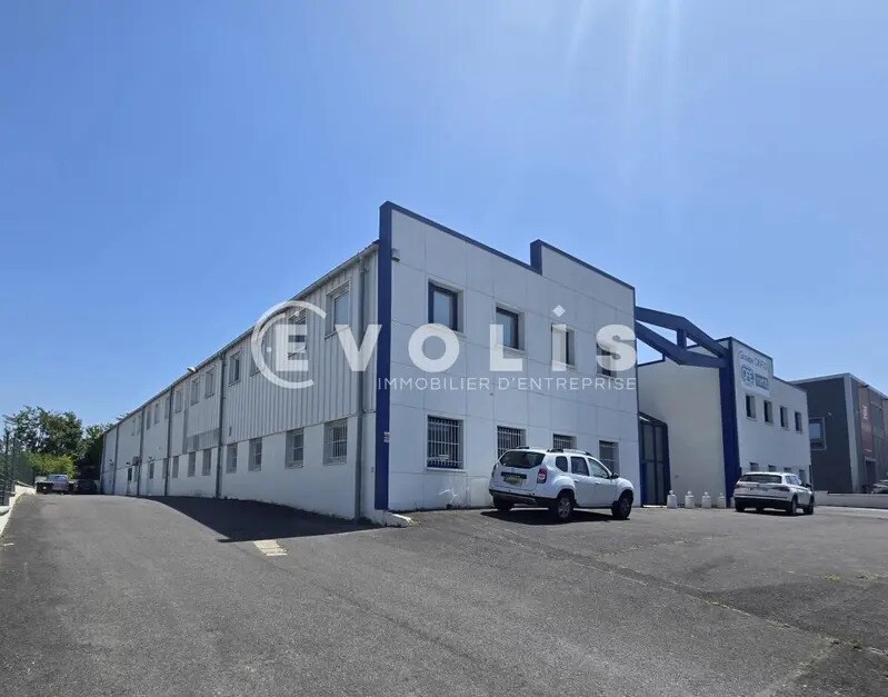 Light Industrial in Morangis to rent Building Photo- Image 1 of 10