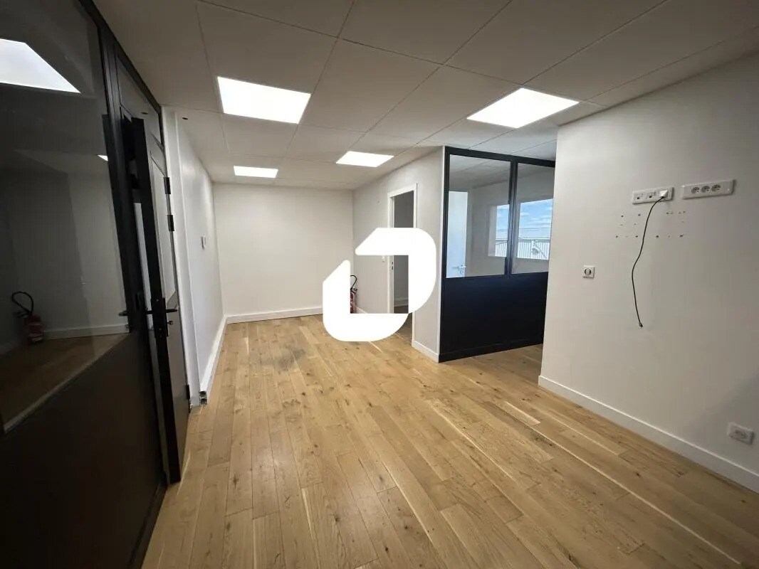 Office in Champigny-sur-Marne to rent Interior Photo- Image 1 of 6