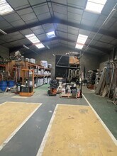 Light Industrial in Saint-Genis-Laval to rent Interior Photo- Image 1 of 10