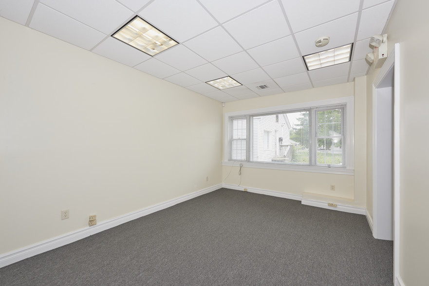 25 Main St, Eatontown, NJ for sale - Interior Photo - Image 1 of 1