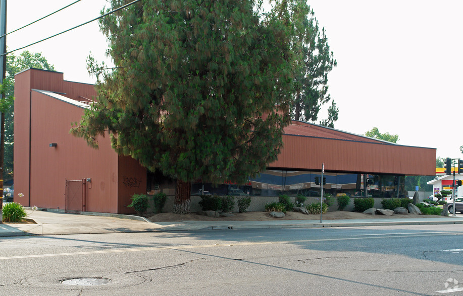 911 E Shields Ave, Fresno, CA for sale - Building Photo - Image 2 of 14