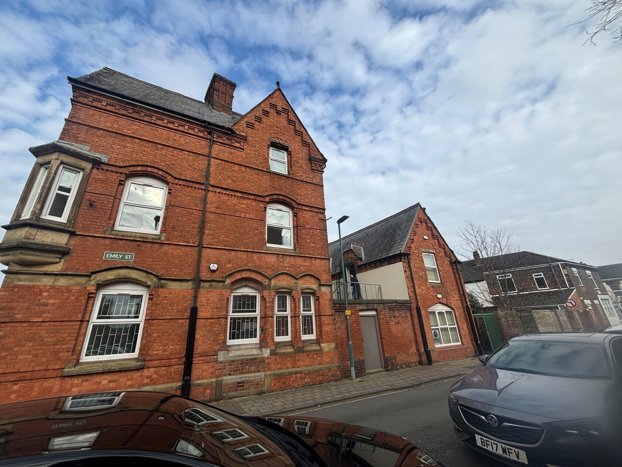 Widnes Rd, Widnes to rent Building Photo- Image 1 of 3