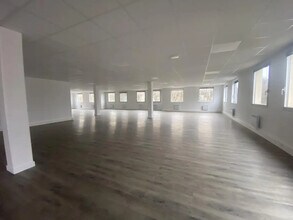 Light Industrial in Chevilly-Larue to rent Interior Photo- Image 1 of 1