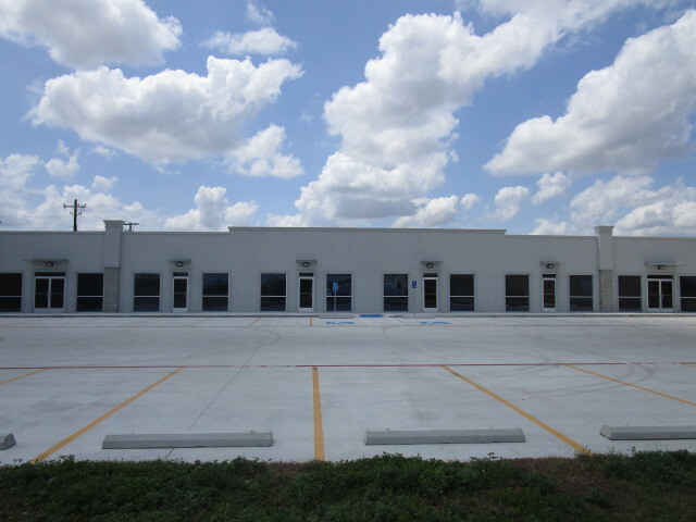 3121 Wilson Rd, Harlingen, TX for rent - Building Photo - Image 2 of 8