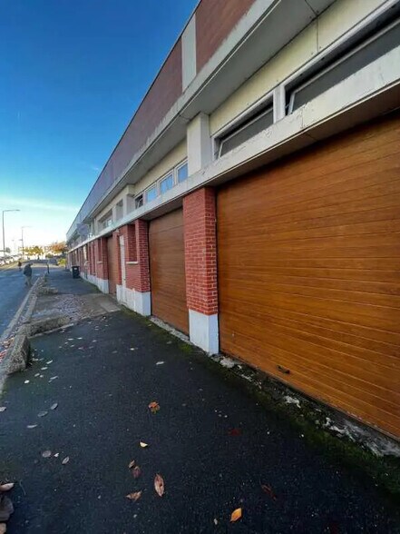 Light Industrial in Meaux for sale - Building Photo - Image 2 of 12