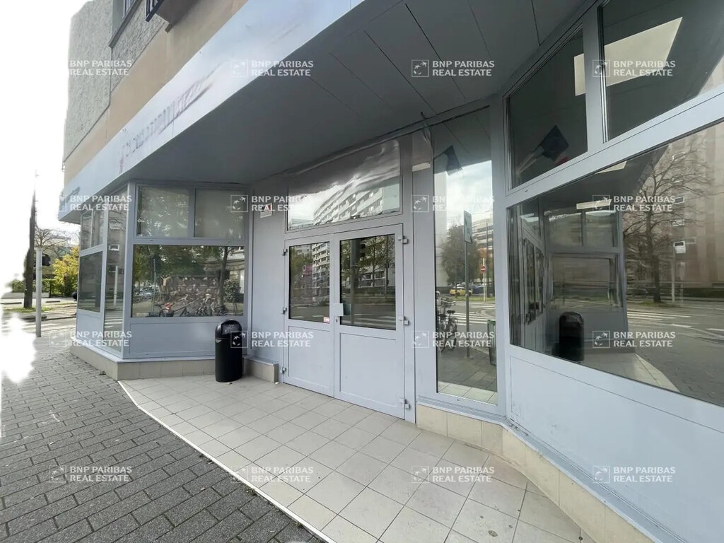 Location Bureaux 452 m² - Photo 1