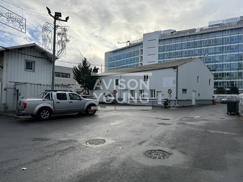 Light Industrial in Saint-Denis to rent - Building Photo - Image 2 of 2