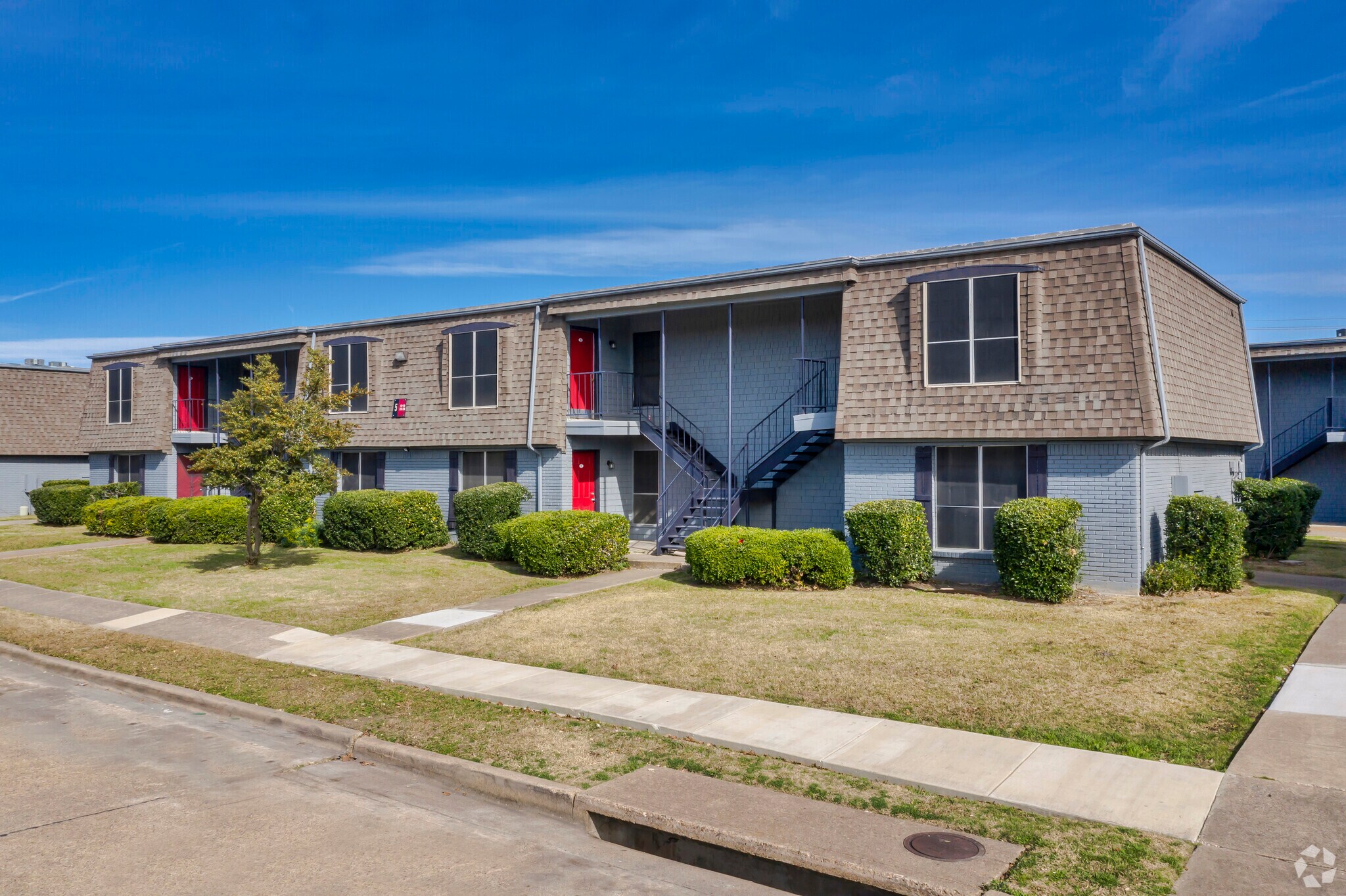 526 Walnut Pky, Garland, TX for sale Primary Photo- Image 1 of 1