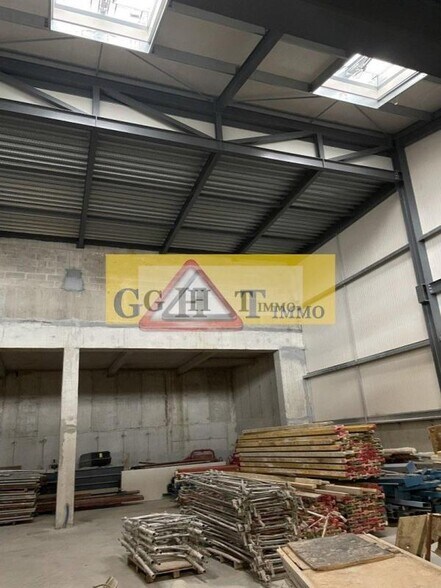 Industrial in Montfermeil to rent - Interior Photo - Image 3 of 5