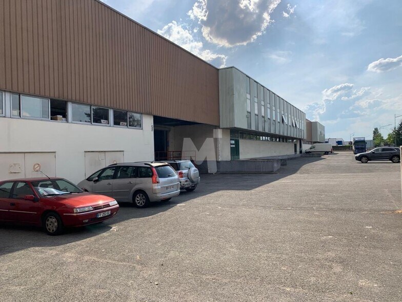 Light Industrial in Morangis to rent - Building Photo - Image 3 of 10