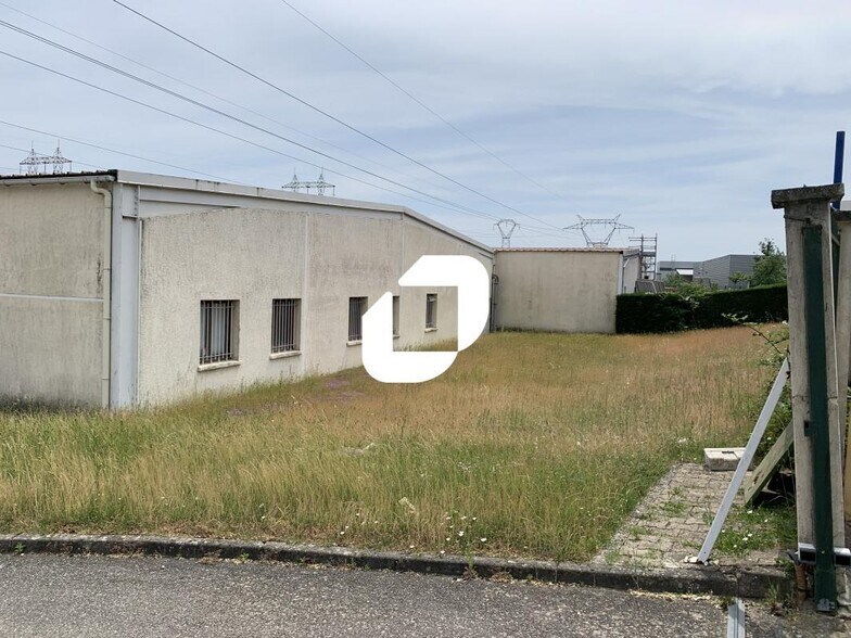 2 Rue Louis Renault, Jonage to rent - Building Photo - Image 2 of 23