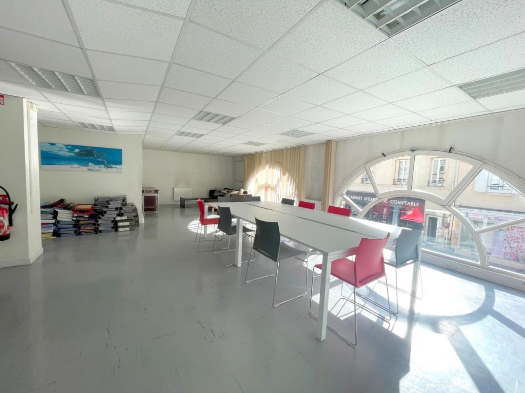 Office in Poissy for sale Interior Photo- Image 1 of 8