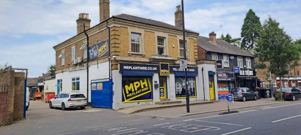 120 Hertford Road portfolio of 2 properties for sale on LoopNet.co.uk - Building Photo - Image 2 of 6