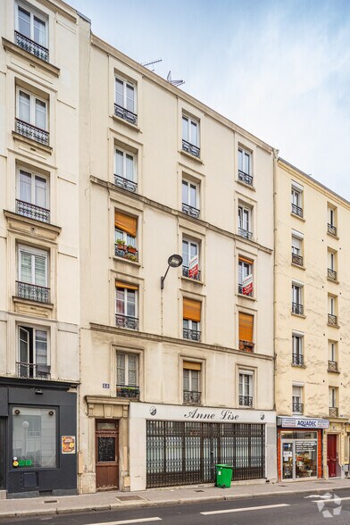 Retail in Paris to rent - Primary Photo - Image 2 of 7
