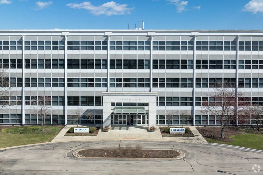 1 Parkway Blvd N, Deerfield, IL for rent - Building Photo - Image 2 of 9