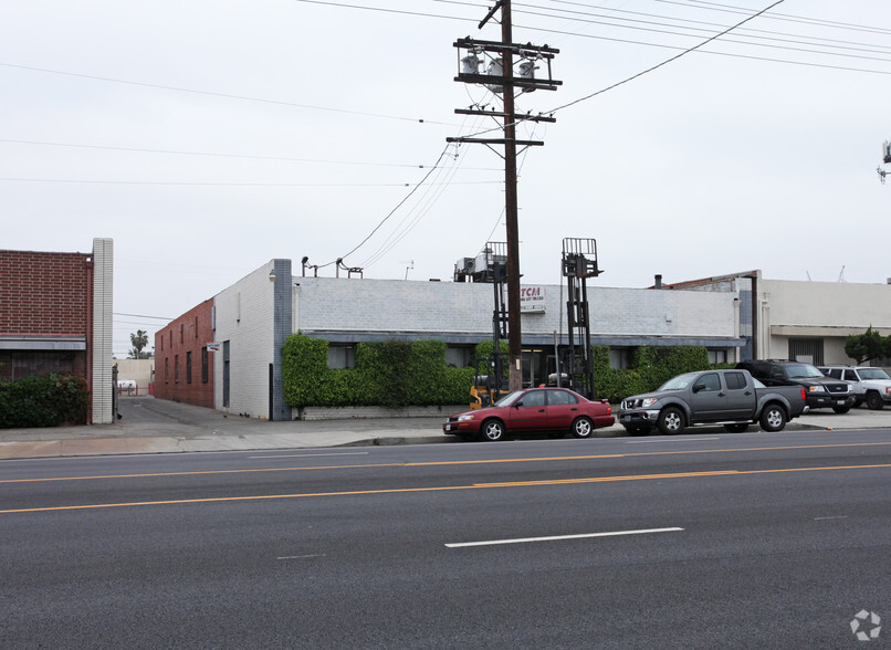 8111 Lankershim Blvd, North Hollywood, CA for rent - Primary Photo - Image 1 of 2