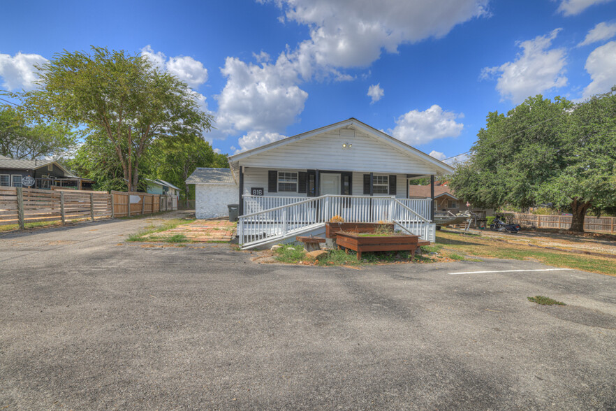 816 W County Line Rd, New Braunfels, TX for sale - Building Photo - Image 1 of 36