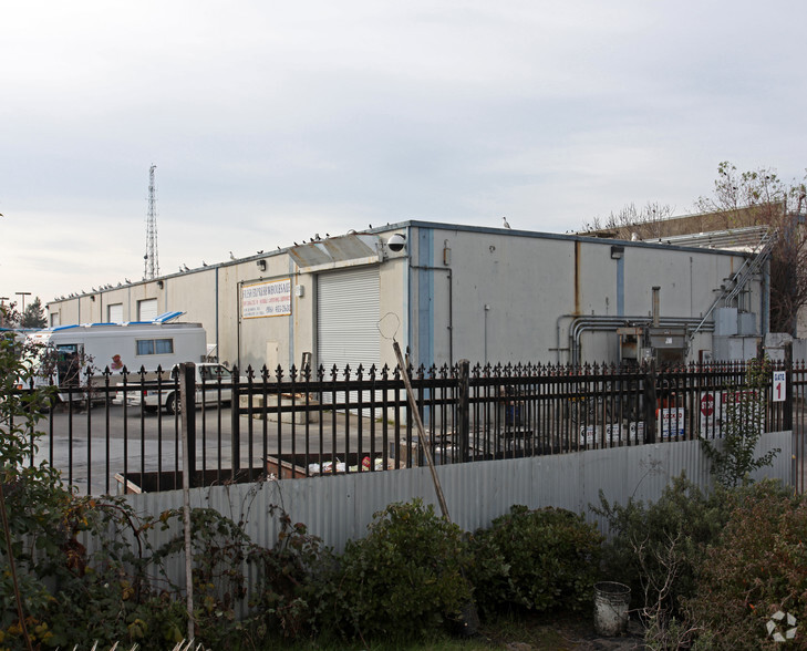 TWO INDUSTRIAL WAREHOUSE BUILDINGS portfolio of 2 properties for sale on LoopNet.co.uk - Primary Photo - Image 1 of 1