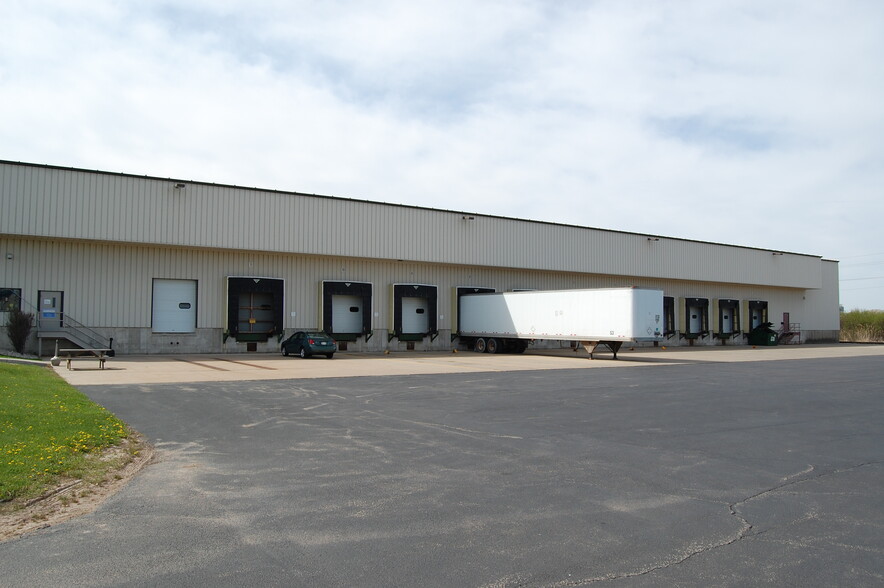 2435 Schultz Rd, Neenah, WI for sale - Building Photo - Image 3 of 6