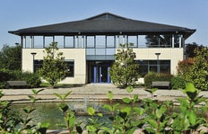 Industrial in Trappes to rent Building Photo- Image 1 of 5