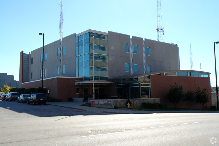 2551 Dodge St, Omaha, NE for sale - Building Photo - Image 3 of 13