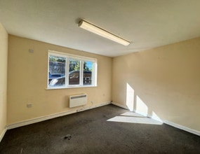 2 Suprema Av, Edington to rent Interior Photo- Image 2 of 8